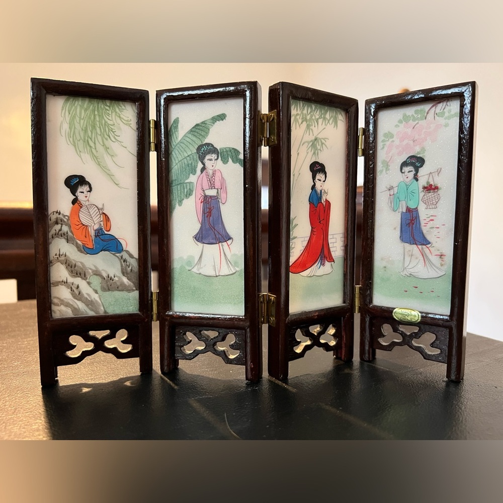 Miniature Tabletop Divider Screen